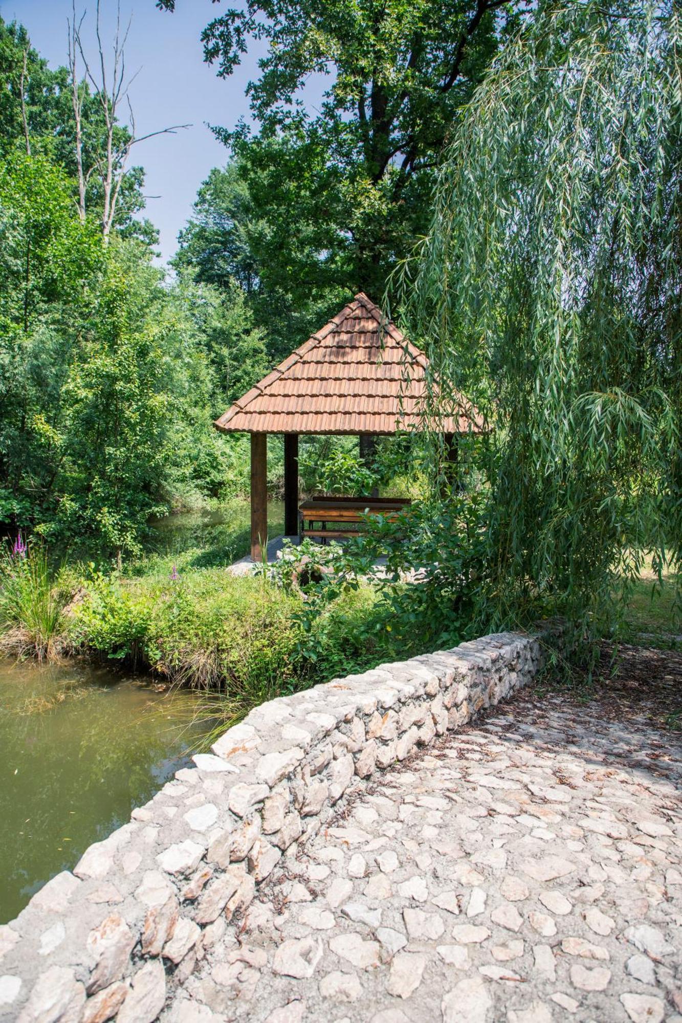 Guest House Mala Prica Zivinice Bagian luar foto